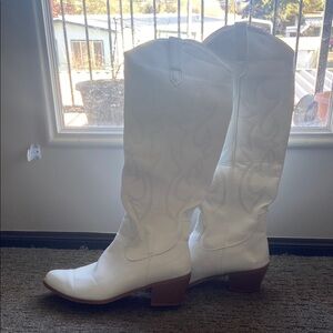 White Western-Style Women's Boots